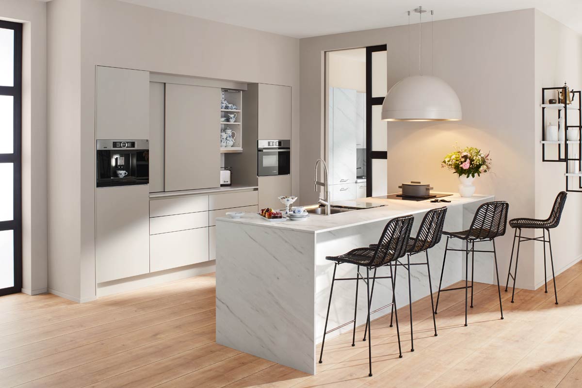 https://www.ballerina.de/media/config/media/content/kuechen/einbaukuechen/kuechen-sortiment/smart-m-4611/gl_smart-m_4611_top_1551_p1_4c.jpg